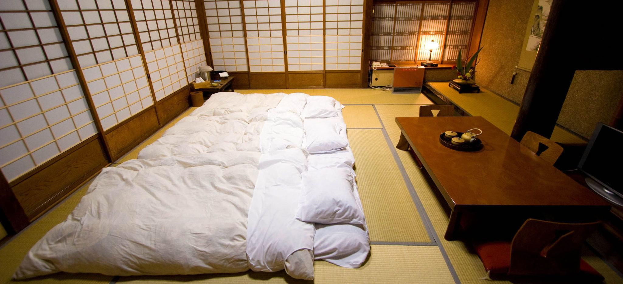 Japanisches Bett
 Japanisches Bett Traditionell schlafen auf einem Futon
