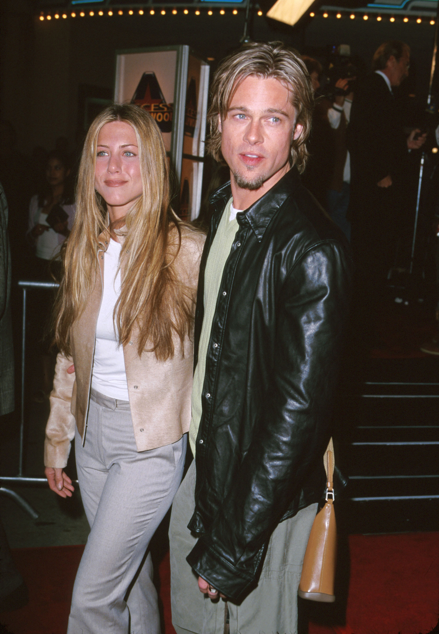 Jennifer Aniston Brad Pitt Hochzeit
 Brad Pitt & Angelina Jolie sagen "Ja "