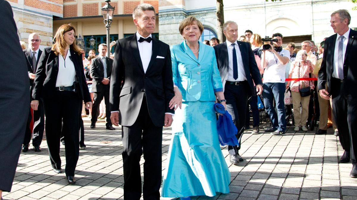 Joachim Sauer Hochzeit
 Ob Merkel oder von der Leyen Mode ist eine süße Last für