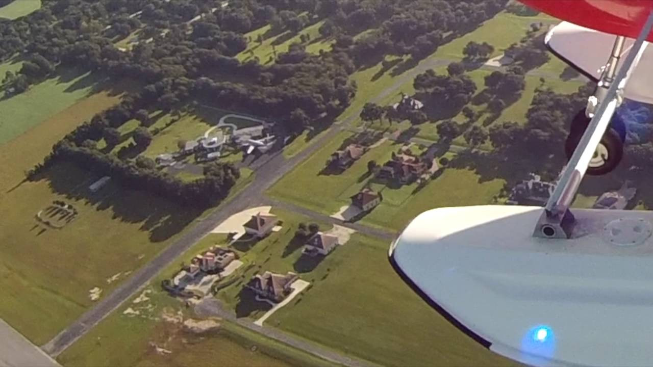 John Travolta Haus
 Flight over John Travolta s house at Jumbo Air