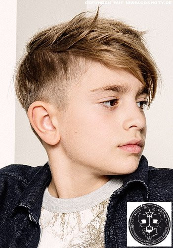 Jungen Haarschnitt Undercut
 Frisuren Bilder Dezenter Undercut mit seitlich gestylem
