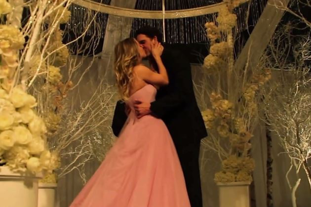 Kaley Cuoco Hochzeit
 Kaley Cuoco Video ihrer Hochzeit mit Ryan Sweeting