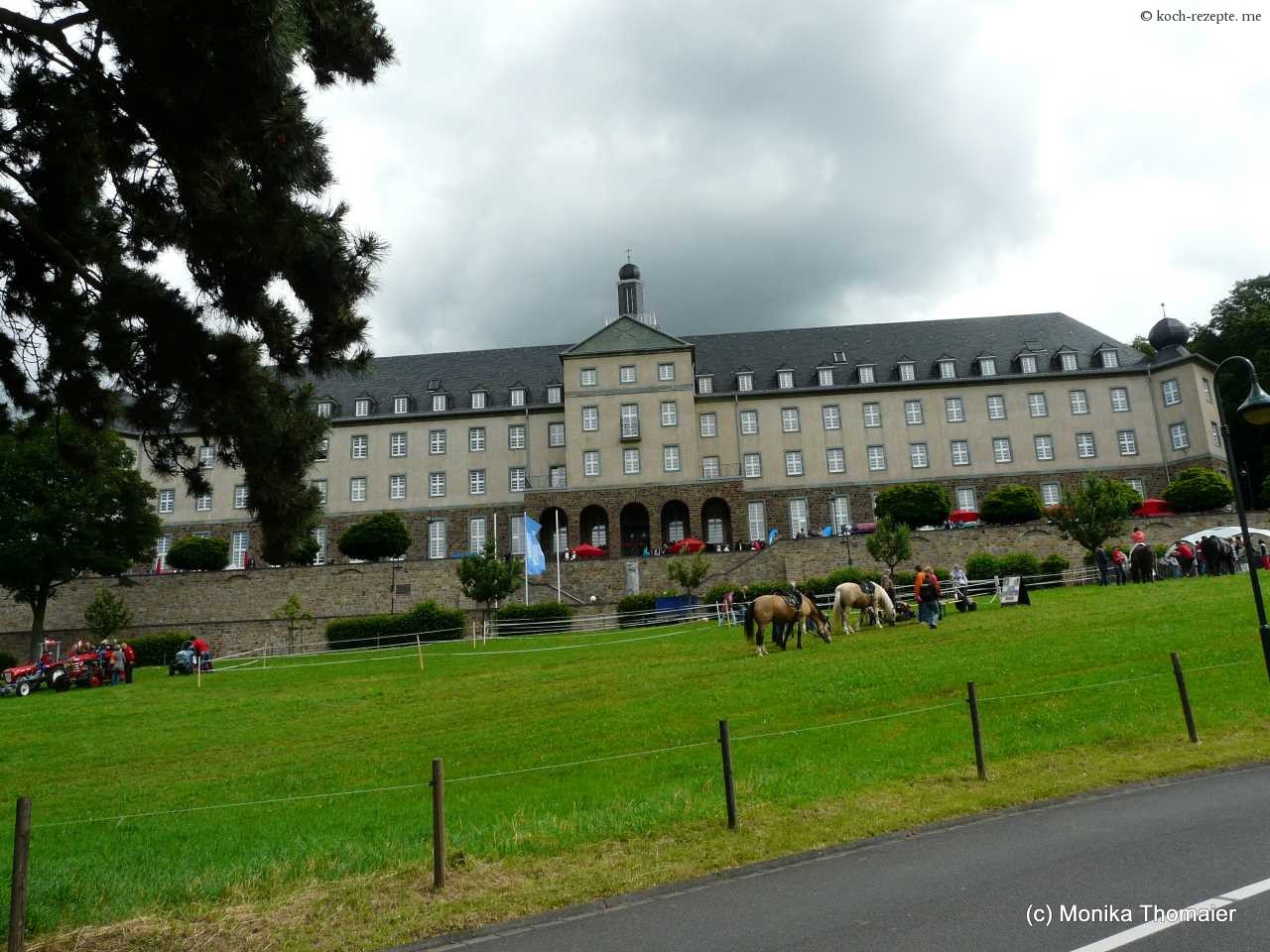 Kardinal Schulte Haus Bensberg
 Bergische Landpartie Bensberg 2013 Bauernmarkt der Vielfalt