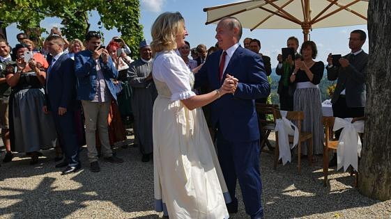 Karin Kneissl Hochzeit
 "Streng privat" Putin verteidigt Besuch bei Kneissl