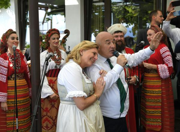 Karin Kneissl Hochzeit
 Außenministerin Karin Kneissl hat Ja gesagt News