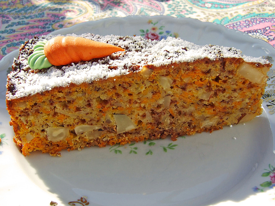 Karotten Kuchen
 Karottenkuchen mit Paranüssen und Schokostreusel von