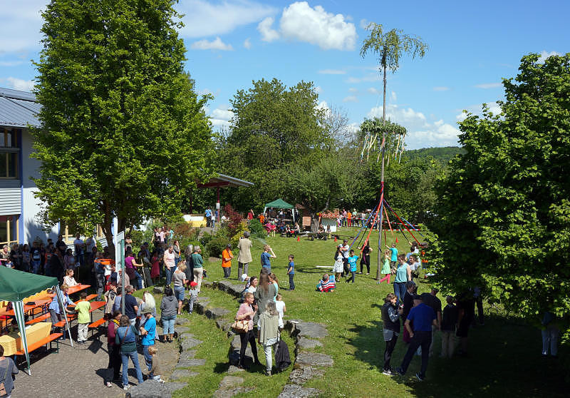 Kaspar Hauser Schule Überlingen
 Überlingen Bandltanz um den Maibaum Kaspar Hauser Schule