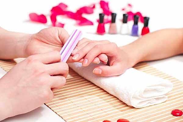 Klassische Maniküre
 Kosmetische Fuß und Handpflege Kosmetikstudio Beauty Point