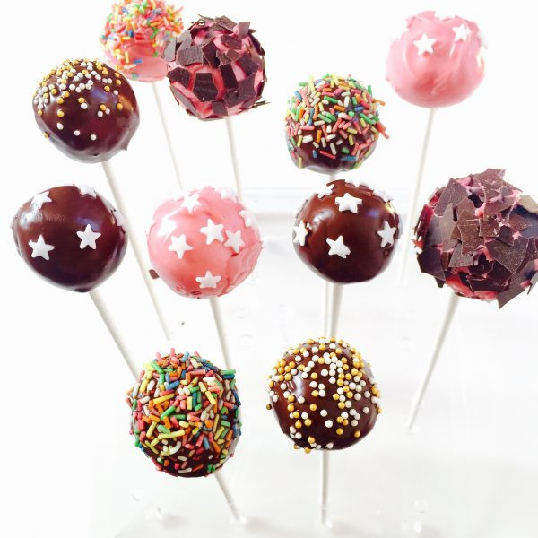 Kuchen Am Stiel
 Cake Pops Kleine bunte Kuchen am Stiel Zuckersööt