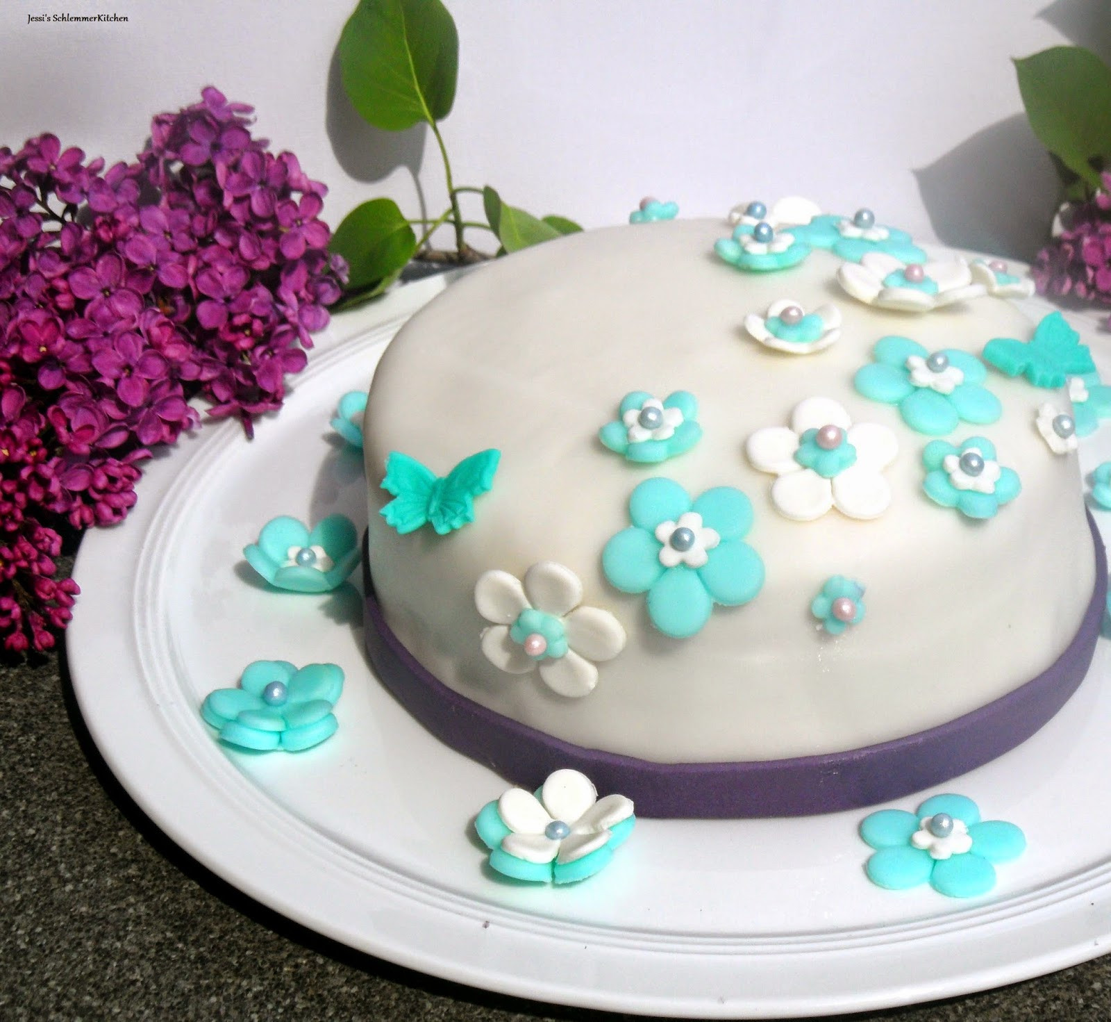 Kuchen Mit Fondant
 Jessi s SchlemmerKitchen Muttertag Heidelbeer Torte