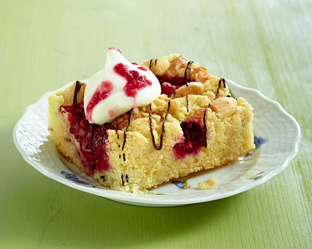 Kuchen Mit Grieß
 Joghurt Grieß Kuchen vom Blech mit Erdbeeren und Himbeeren