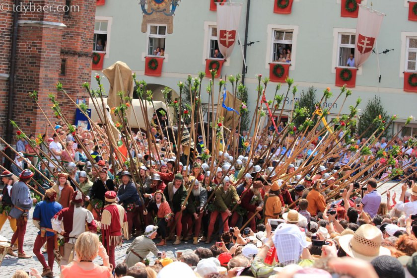 Landshuter Hochzeit Umzug
 14 07 13 – Zu Besuch bei der „Landshuter Hochzeit 1475