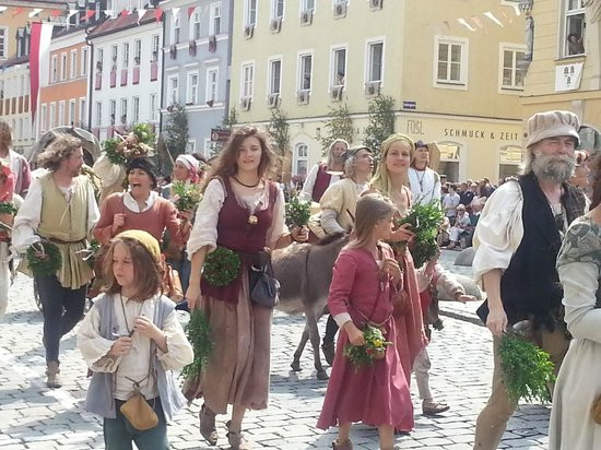 Landshuter Hochzeit Umzug
 LAHO historischer Umzug in Landshut Bild von