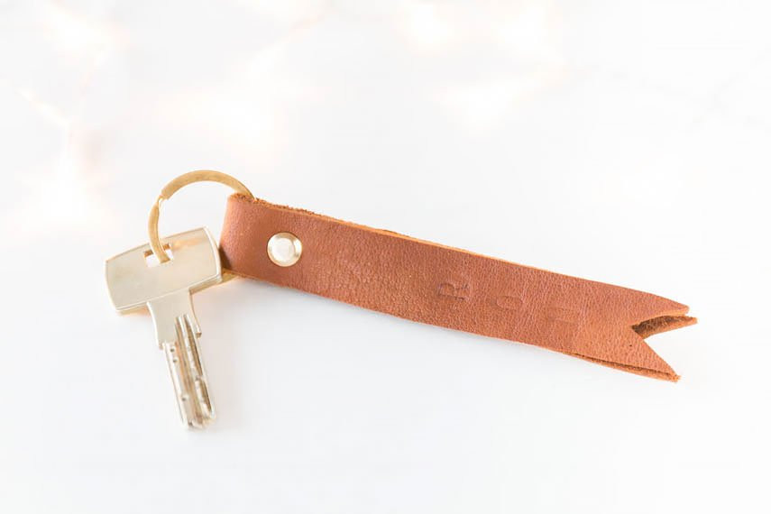 Leder Prägen Diy
 12 Schlüsselanhänger aus Leder ars textura DIY und