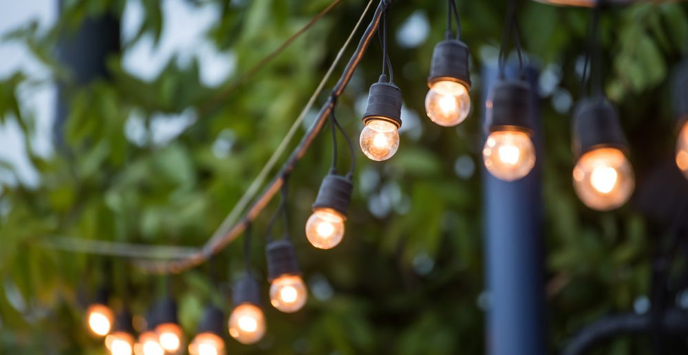 Lichterkette Garten
 Lichterkette am Balkongeländer was zu beachten ist