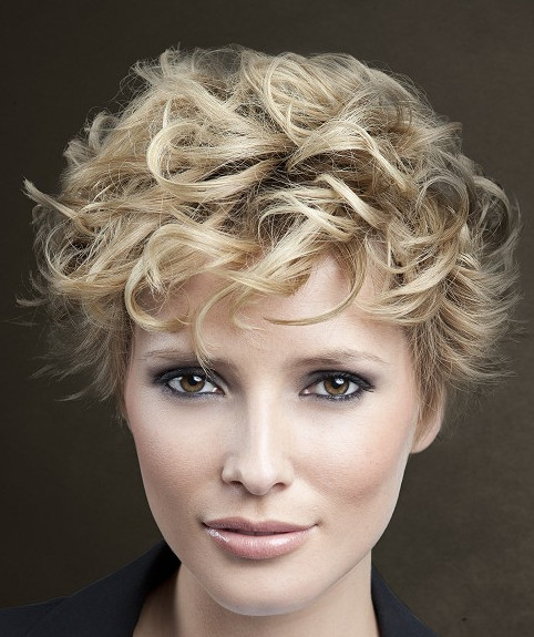 Lockige Frisuren Kurz
 Pin von Susanne Hammel auf Hairstyles