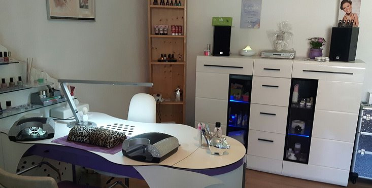 Maniküre Karlsruhe
 Nagelmodellage Naildesign und Kosmetik im Beauty Treff