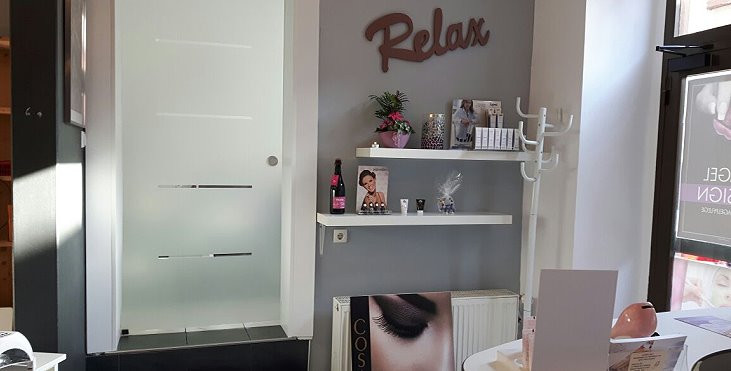 Maniküre Karlsruhe
 Nagelmodellage Naildesign und Kosmetik im Beauty Treff