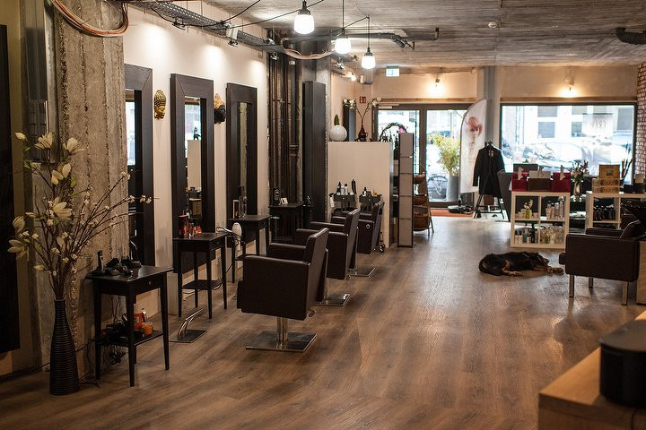 Maniküre Köln
 Livingroom Hairlounge