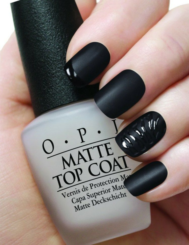 Matter Nagellack
 Matter Nagellack Überlack von OPI und Designs in Schwarz