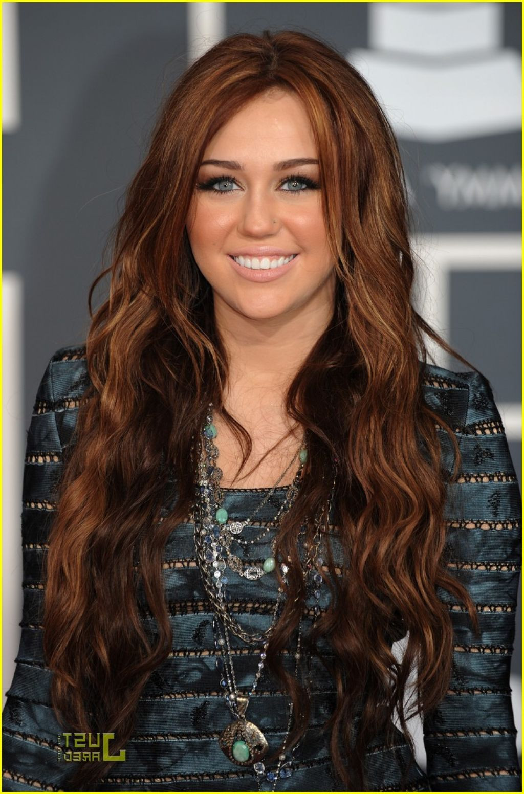 Miley Cyrus Frisuren
 Miley Cyrus Medium Highlights Und Lowlights Für Brünetten Dff