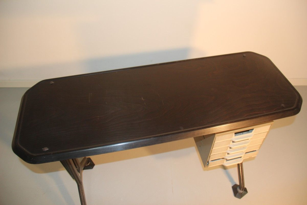 Mini Schreibtisch
 Mini Schreibtisch von BBPR für Olivetti Synthesis 1960