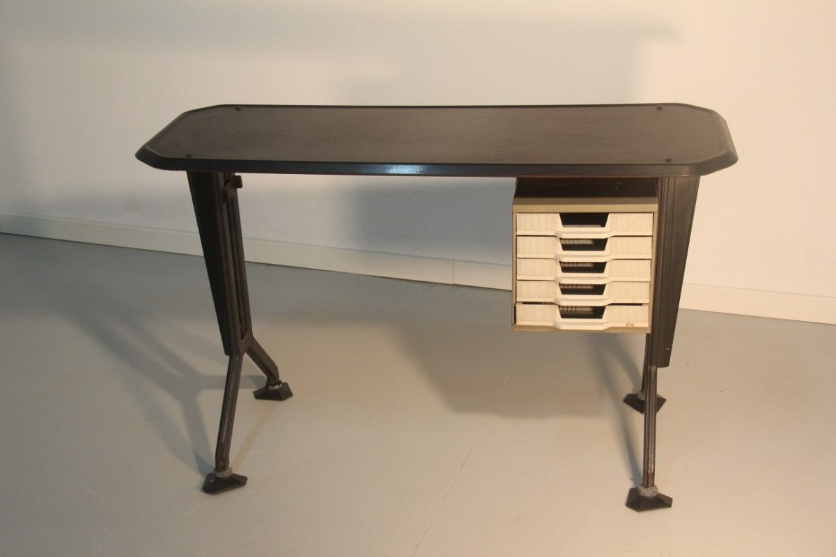 Mini Schreibtisch
 Mini Schreibtisch von BBPR für Olivetti Synthesis 1960