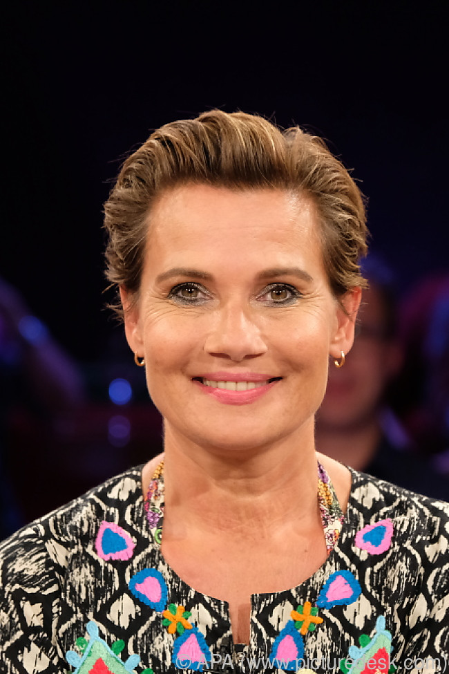 Nackt Zuhause
 Jenny Jürgens zeigt sich zum ersten Mal zu Hause nackt