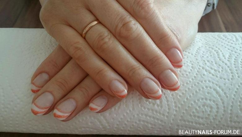 Nageldesign Apricot
 French mal anders Linie in Apricot Nageldesign