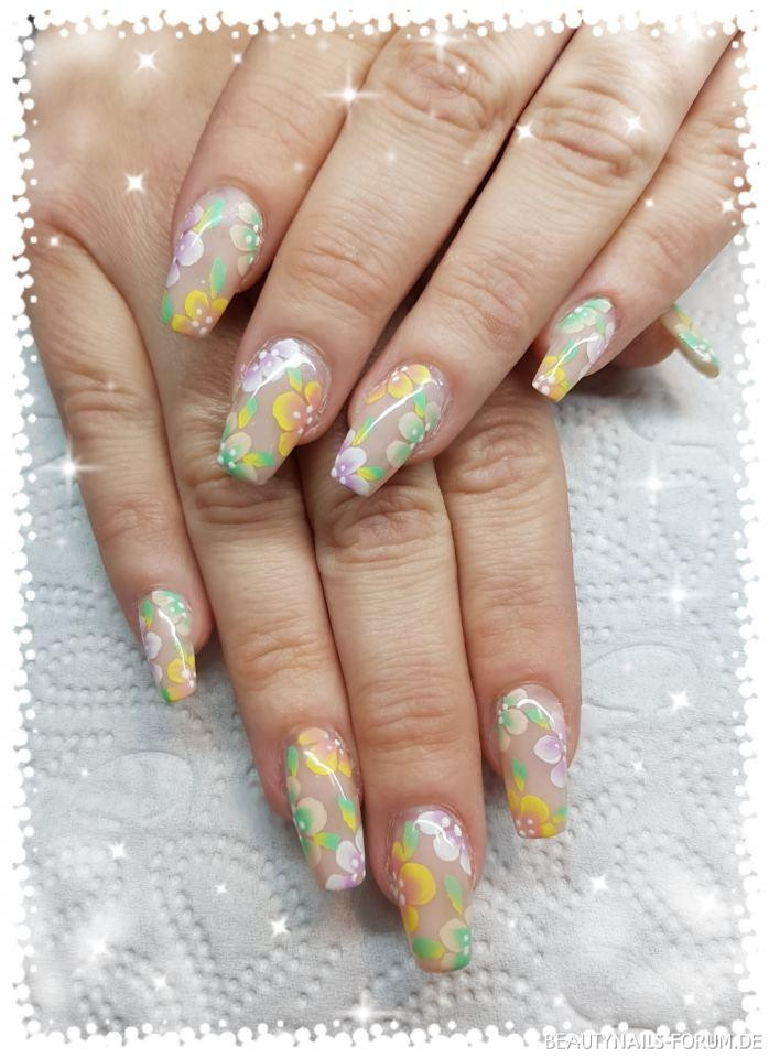 Nageldesign Blumen Gemalt
 Gelmodellage mit Covergel mit Pastell e Stroke Blumen