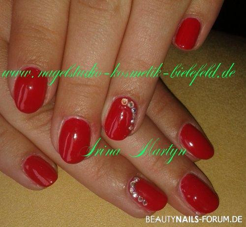 Nageldesign Erding
 Rote Nagel Mit Steinchen