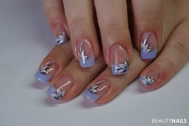 Nageldesign Flieder
 Flieder und Doppelstamping Gelnägel