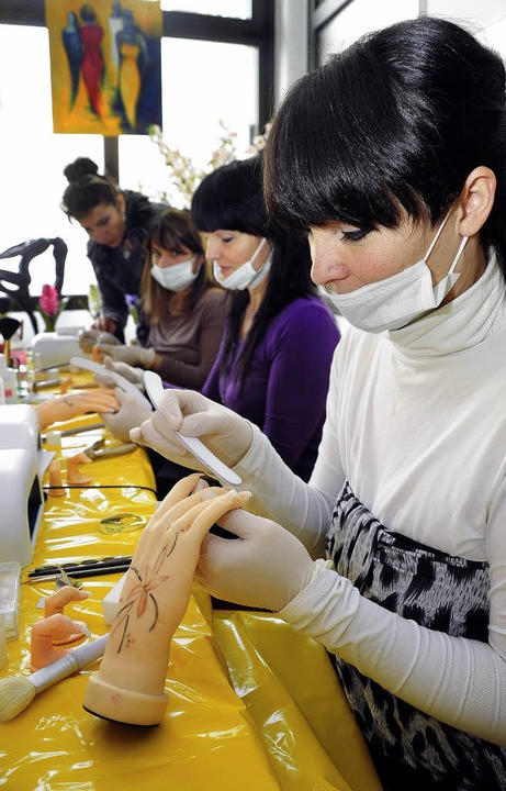 Nageldesign Freiburg
 Naserümpfen neben dem Nagelstudio Freiburg Badische