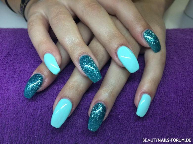 Nageldesign Fullcover Blau
 Fullcover in den Farben Mint und Türkis Glitzer Nageldesign