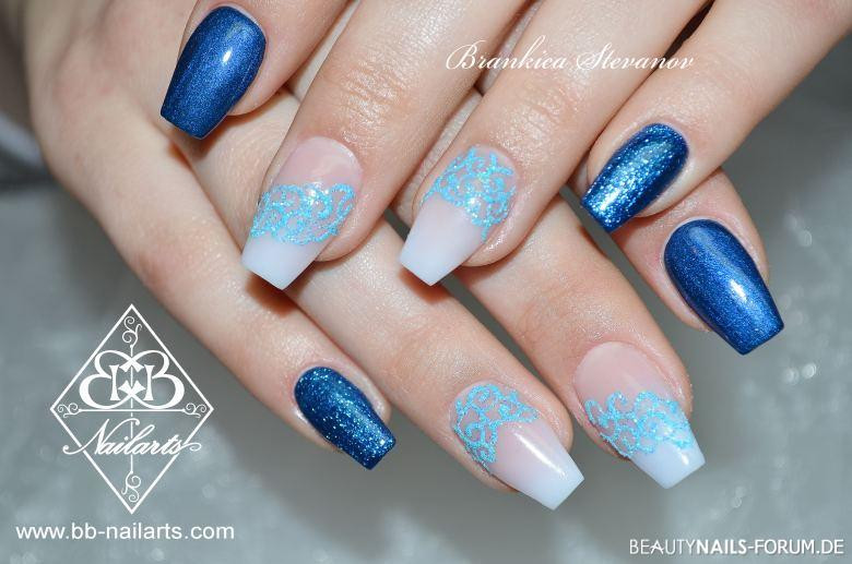 Nageldesign Fullcover Blau
 Coole Babyboomer mit Reliefdesign & Fullcover Blau Acrylnägel