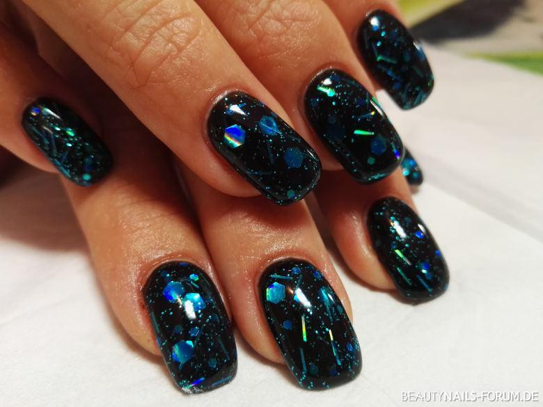 Nageldesign Fullcover Blau
 schwarz fullcover mit türkis glitzer Nageldesign