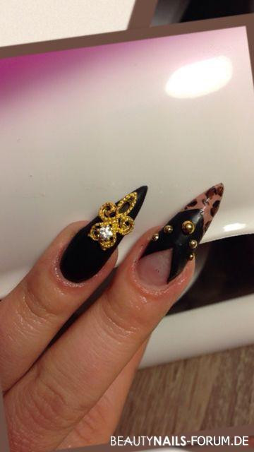 Nageldesign Gold Schwarz
 Stiletto Schwarz Gold Nageldesign