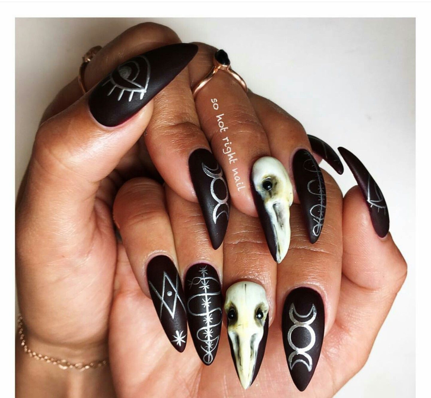 Nageldesign Gothic
 d e a t h g a s m ╳ witchy stuff