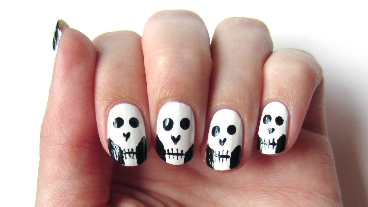 Nageldesign Halloween
 Halloween Nageldesign Totenköpfe