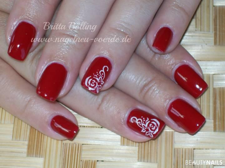 Nageldesign In Rot
 Fullcover rot mit Stampings Nageldesign