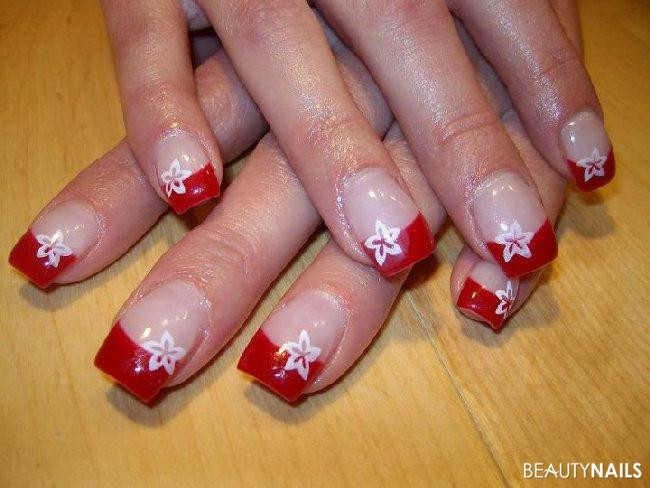 Nageldesign In Rot
 French rot Stamping Nageldesign