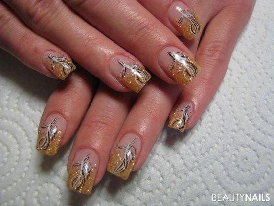 Nageldesign Kiel
 22 Creative Nagel Glitzer Gold