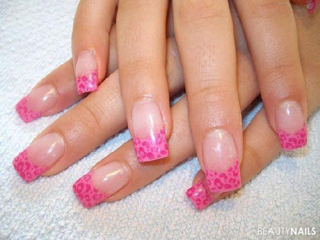 Nageldesign Leo
 Pink Leo o Nageldesign