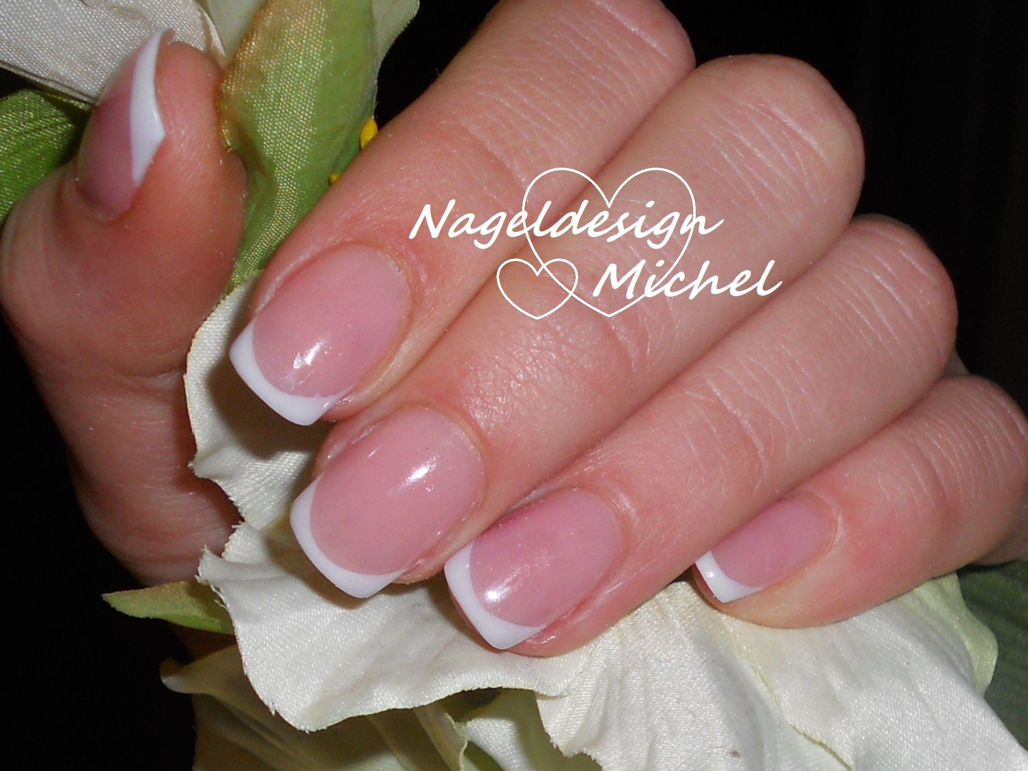 Nageldesign Mainz
 French Nails in Mainz von Ihrem Nagelstudio Naildesign Michel