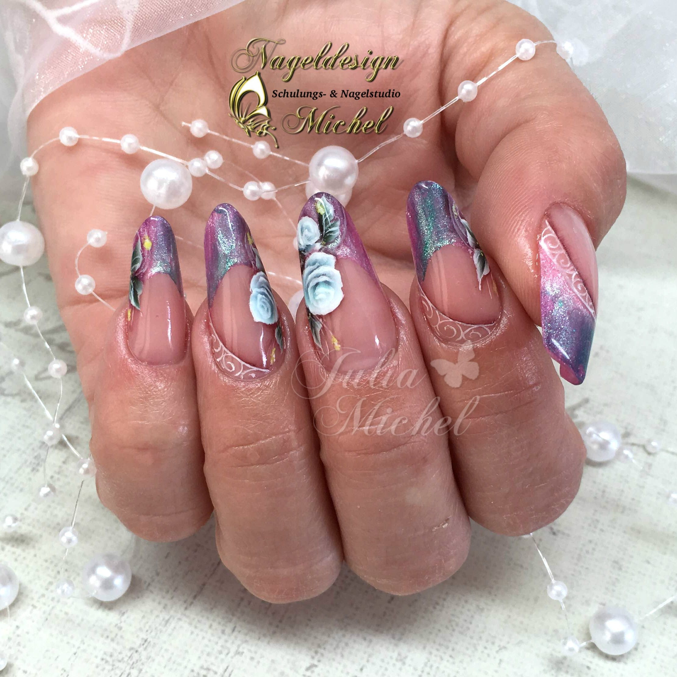 Nageldesign Mainz
 Pinselmalerei in Mainz von Ihrem Nagelstudio Naildesign Michel