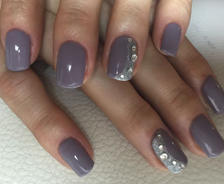 Nageldesign Mannheim
 Passend zu shades of grey dark Nude silberglitzer