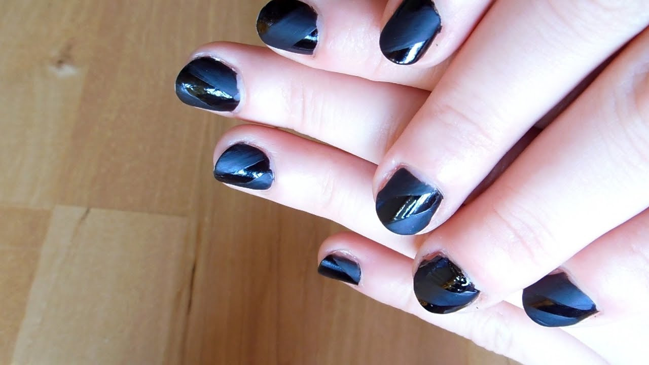 Nageldesign Matt Schwarz
 Einfaches Nageldesign mit matt und schwarz