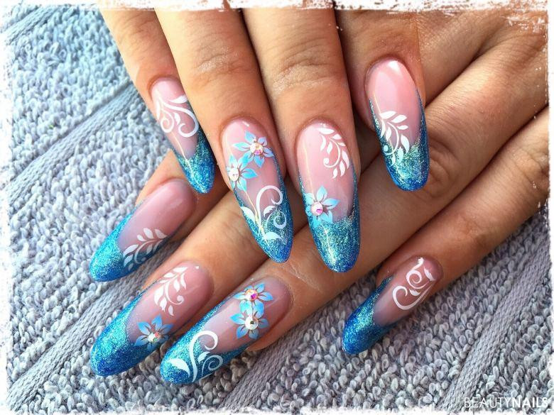 Nageldesign Messe
 Gelnägel Blaues Blumenmeer Gelnägel