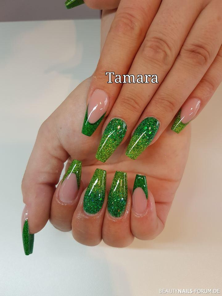 Nageldesign Natural
 Grüne Glitterballerina Nails knallige Farben Gelnägel