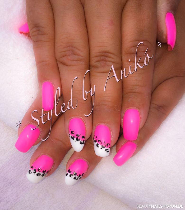 Nageldesign Neon Pink
 Neon Baby Pink & White & Leo Nails Sommer